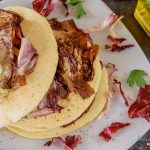 Pancake con farina di ceci, radicchio e noci