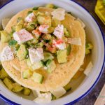 Pancake con farina di ceci, zucchine e feta