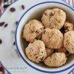 Biscotti con uvetta e bastoncini di crusca