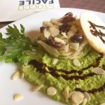 Tortino di stoccafisso, olive e mandorle con purea di piselli