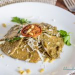 Pasta integrale con crema di carciofi, pinoli e grana