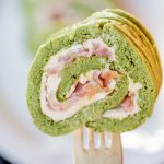 Rotolo verde con salmone e formaggio