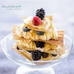 Millefoglie di pane carasau, camy cream e frutti di bosco